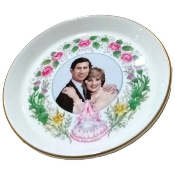 Vintage Crown Staffordshire Commemorative Trinket Plate Birth of Prince William - Picture 1 of 4